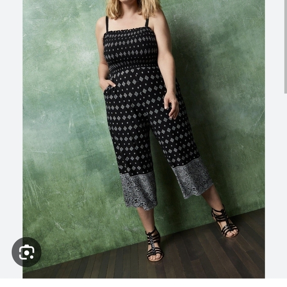 Torrid Super soft romper, black & white smocked Jumpsuit plus Size 1x - Picture 9 of 10